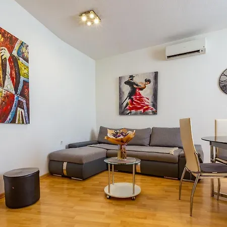 Apartment Vale With Balcony Zadar