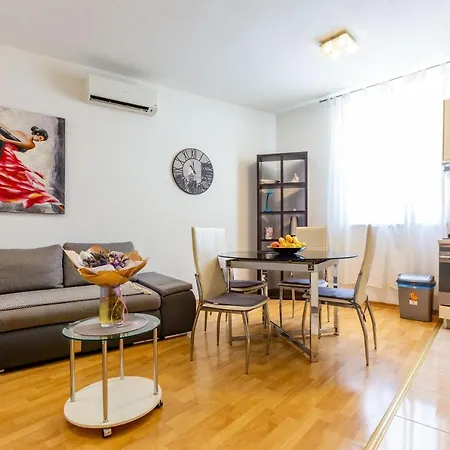 Vale With Balcony Appartement Zadar