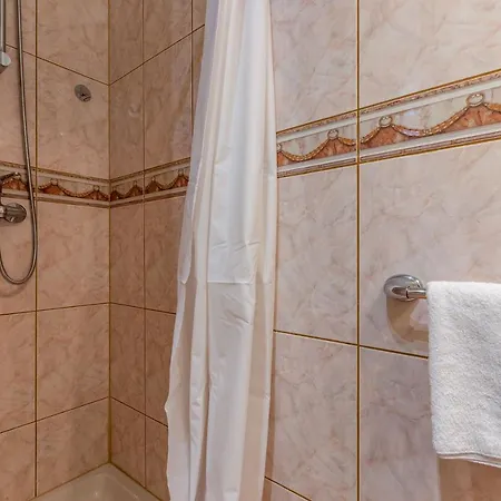 Vale With Balcony 扎达尔