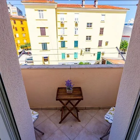 Vale With Balcony Апартаменти Задар