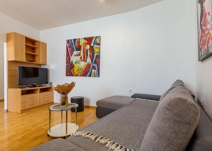 Апартаменти Vale With Balcony