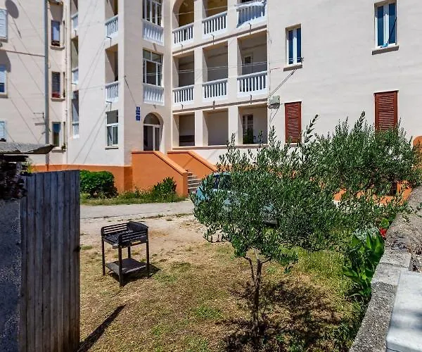 Апартаменти Vale With Balcony Задар