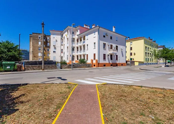 Апартаменти Vale With Balcony *